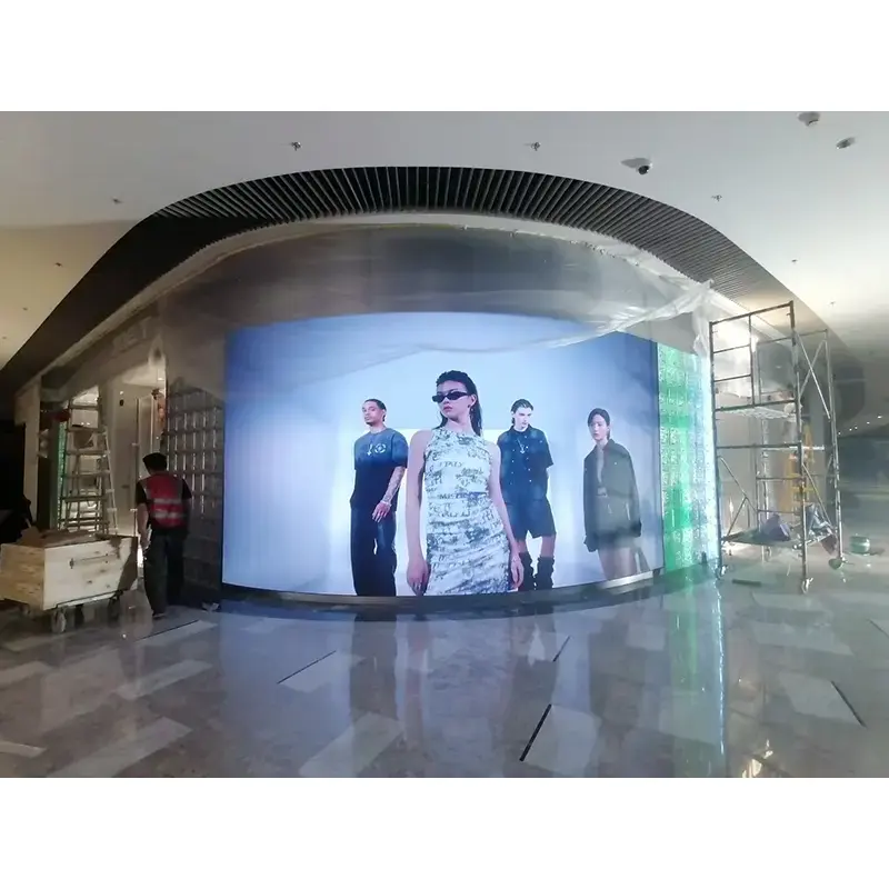 Dulap de exterior curbat cu piatră verticală